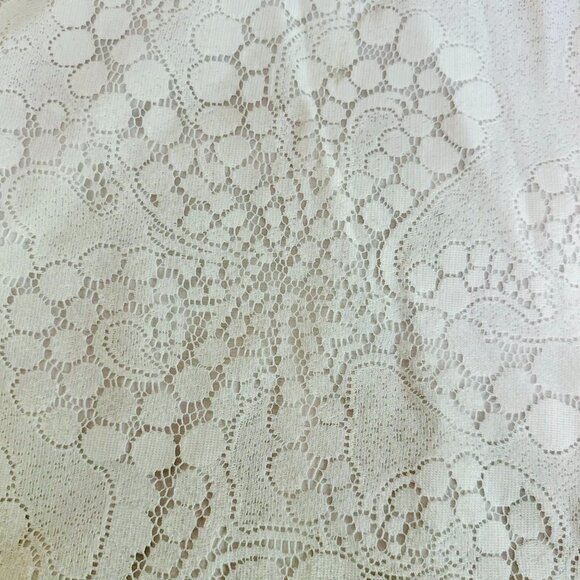 LILLY PULITZER LACE SLEEVELESS EMBROIDERED NECKLINE RESORT WHITE BLOUSE - Picture 5 of 7